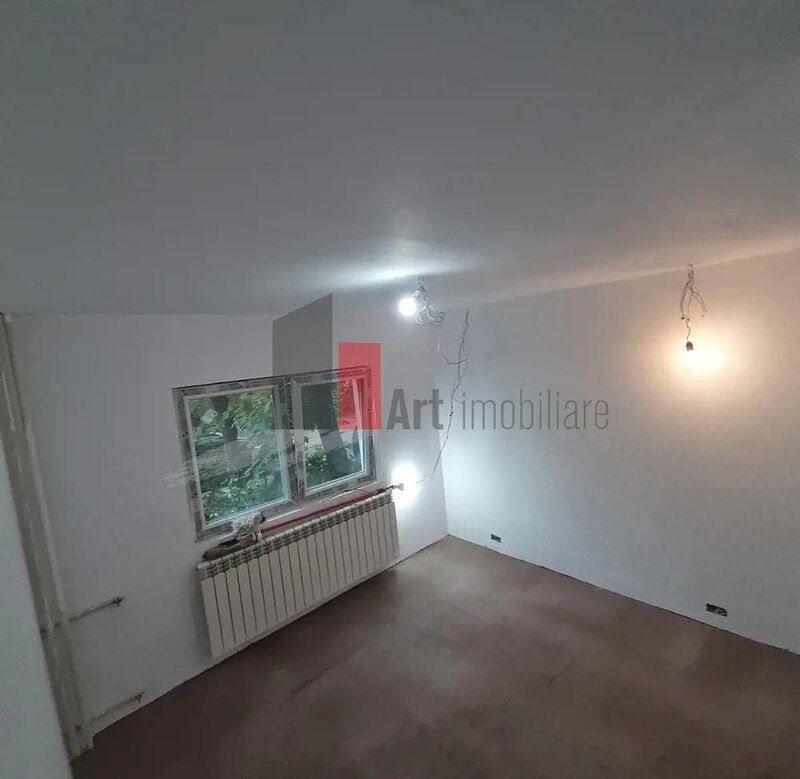 Drumul Gazarului, Giurgiului, vanzare apartament 2 camere semidecomandat.