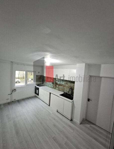 Drumul Gazarului, Giurgiului, vanzare apartament 2 camere semidecomandat.