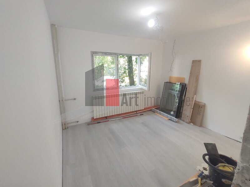 Drumul Gazarului, Giurgiului, vanzare apartament 2 camere semidecomandat.
