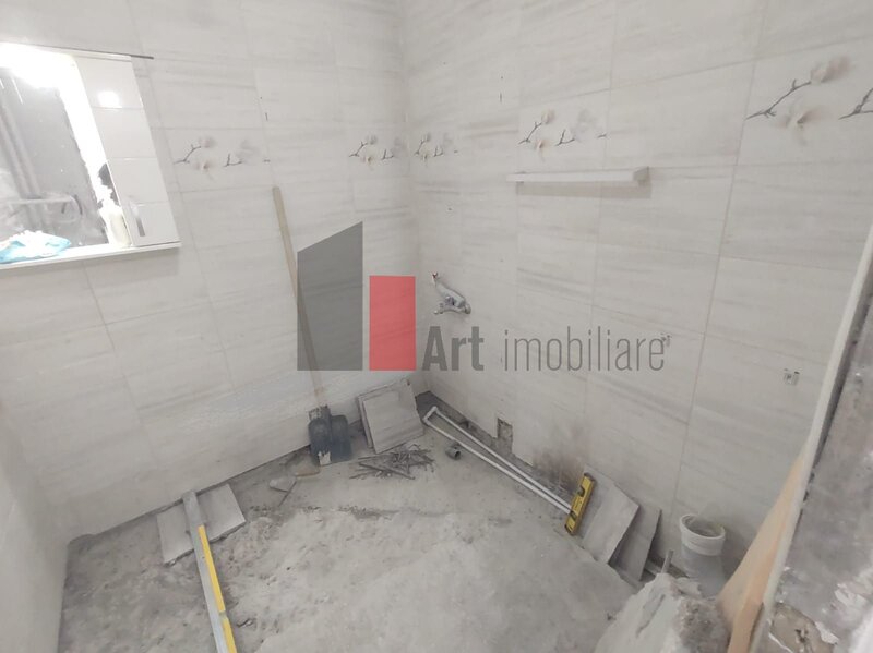 Drumul Gazarului, Giurgiului, vanzare apartament 2 camere semidecomandat.