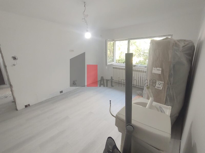 Drumul Gazarului, Giurgiului, vanzare apartament 2 camere semidecomandat.